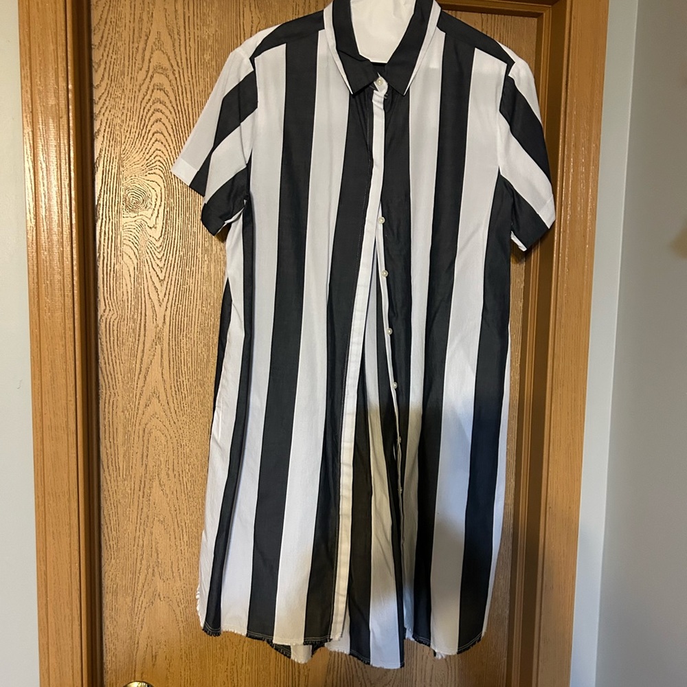 Black/White Short Sleeve Shirtdress, Size L
